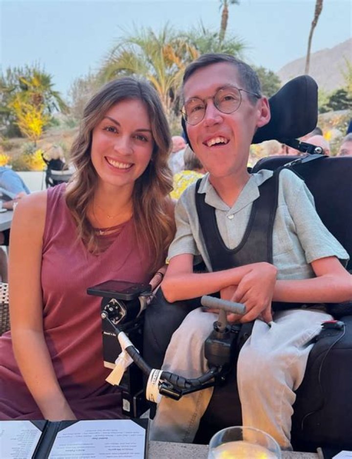 Shane Burcaw & Hannah Aylward: Wiki Age Net Worth & Kids Revealed